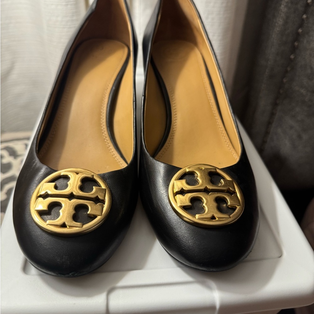 Tory Burch Black 1” pump with Gold Emblem